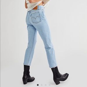 Levis from Free People Wedgie Straight light Denim Jeans 32 EUC